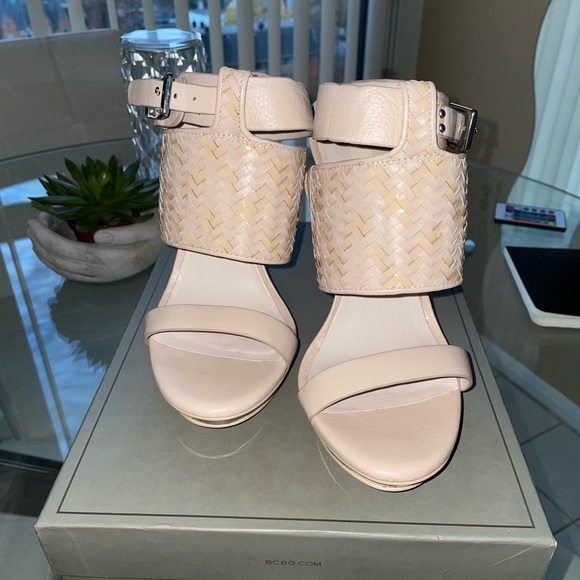 BCBG Wedge Heels - Picture 7 of 7